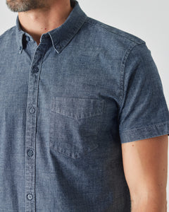 True ClassicKurzärmliges Chambray-Stretch-Shirt in Medium Indigo-Waschung