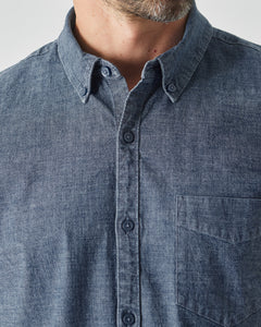 True ClassicKurzärmliges Chambray-Stretch-Shirt in Medium Indigo-Waschung