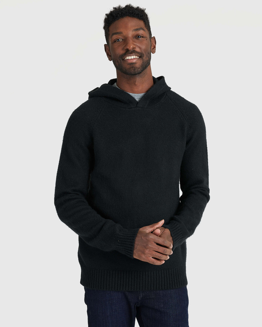 Sudadera con capucha estilo suéter negra