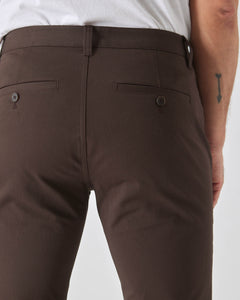 True ClassicSchmale Twill-Chino-Hose in dunkler Eiche