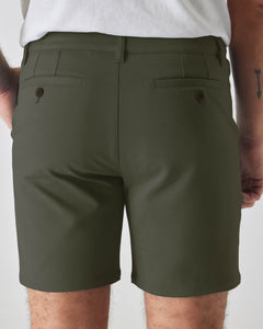 True ClassicPantalones cortos chinos de punto cómodos verde militar de 7&quot;