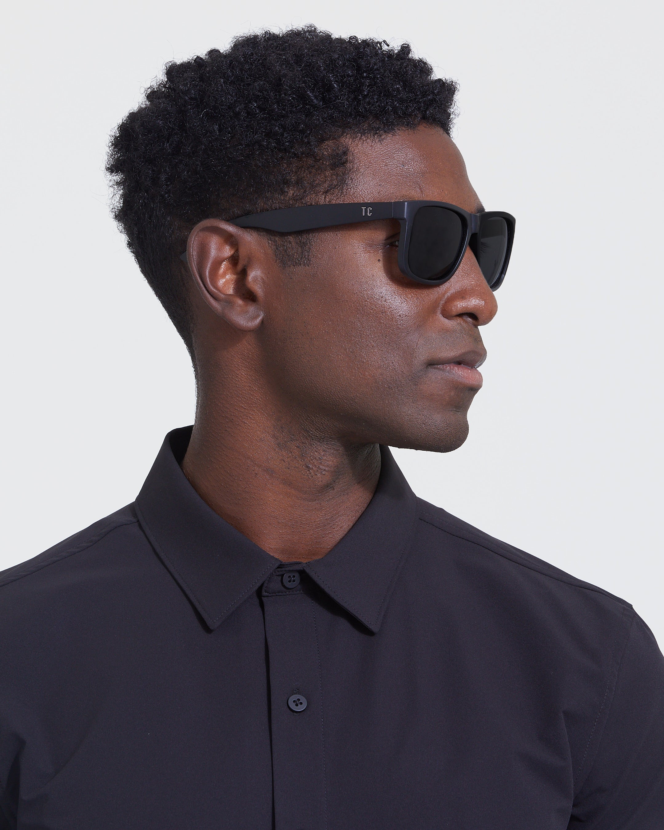 Classic hotsell black sunglasses