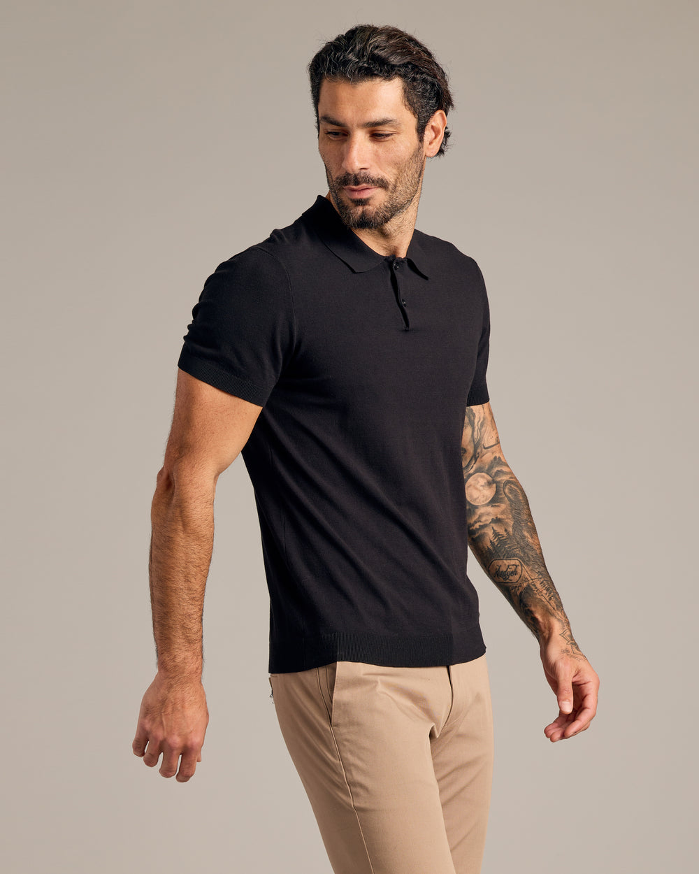 Suéter cuello polo mangas cortas negro