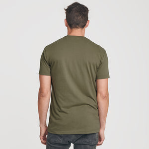 True ClassicCamiseta cuello redondo verde militar con bolsillo