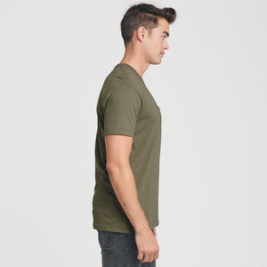 True ClassicCamiseta cuello redondo verde militar con bolsillo